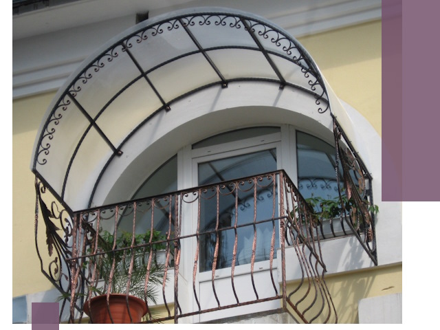 Козырьки над балконом в Артёме — изготовление и монтаж