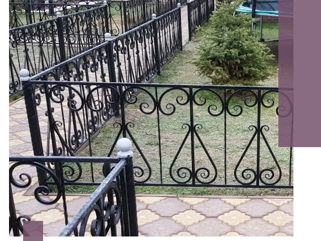 Кованые газонные ограждения под ключ в Артёме